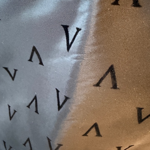 NWT Victoria's Secret Black Shoulder Bag with Pink Scarf - Picture 4 of 5